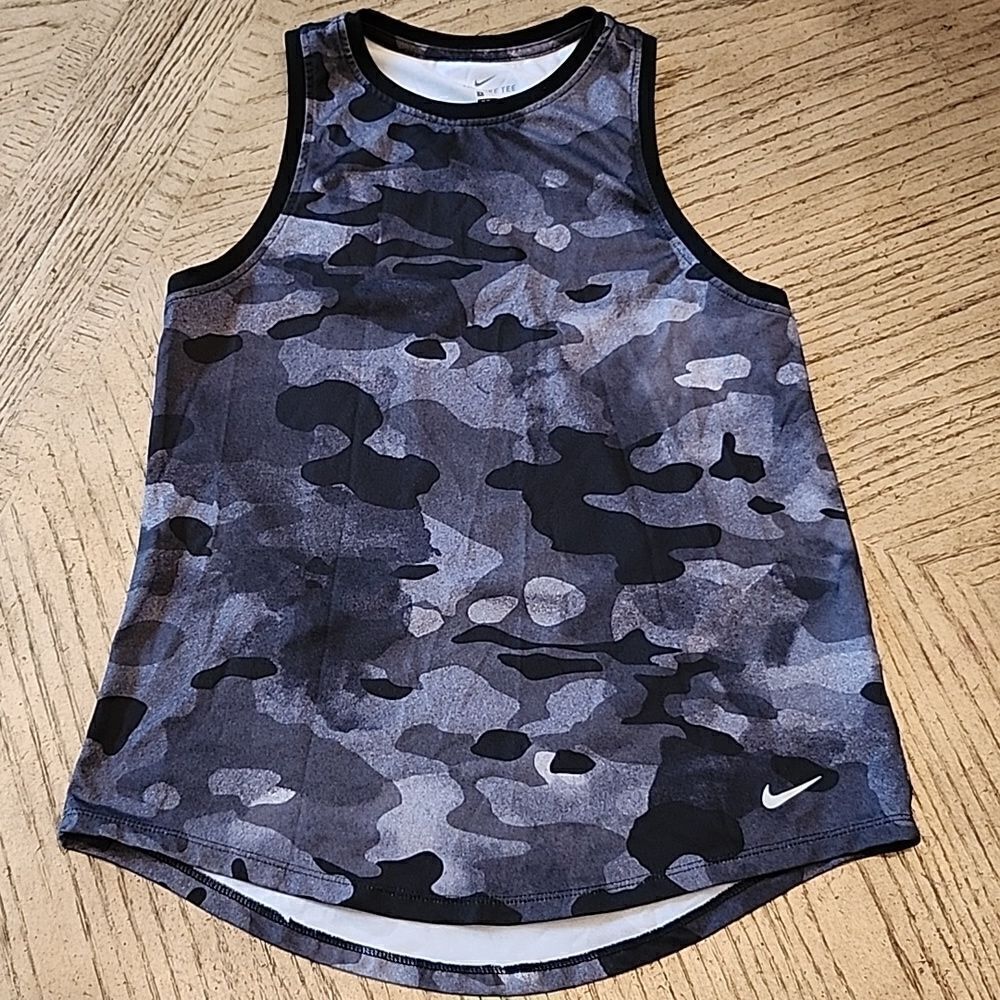 Nike camo workout top size S
